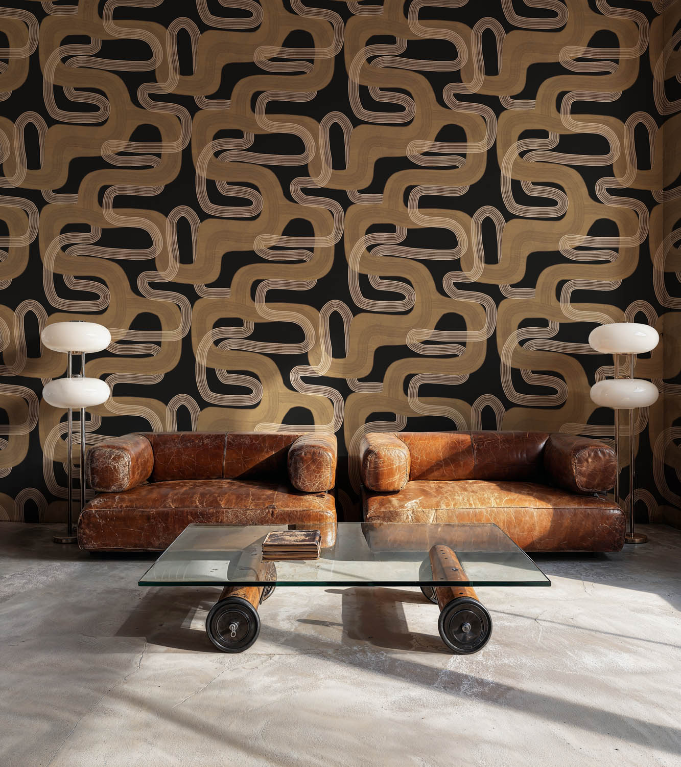 designer living pièce with bold black and gold geometric papier peint, vintage leather sofas and a glass coffee table
