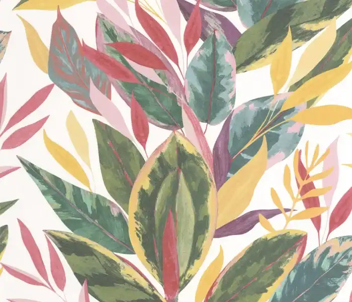 Papier peint Ficus Casadeco, style naturel, dans un salon moderne avec des tons verts et roses.