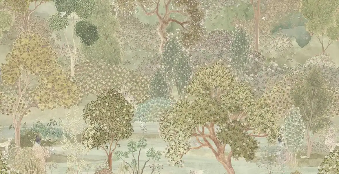 Balcon de chambre avec papier peint Zoffany Nature dans des tons verts doux.