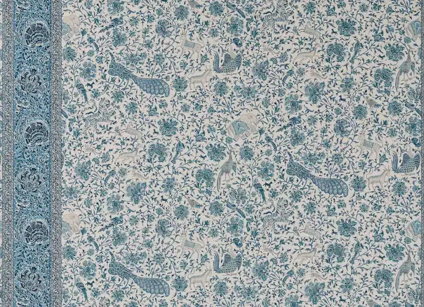 Papier peint Empire Mughal avec motif animalier pour salon élégant.