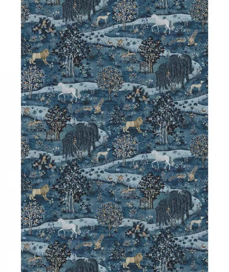 murale papier peint Owl & Willow Détail du motif Arts & Crafts du papier peint Owl & Willow Indigo, montrant un hibou perché dans un arbre stylis